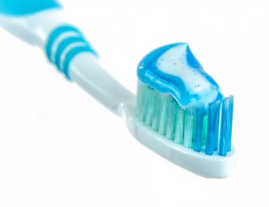 Какво ще се случи със зъбите ви, ако не сменяте често четката си?
