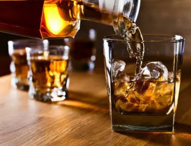 Младите българи избират уискито, жените пият наравно с мъжете