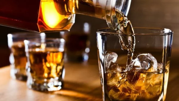 Младите българи избират уискито, жените пият наравно с мъжете