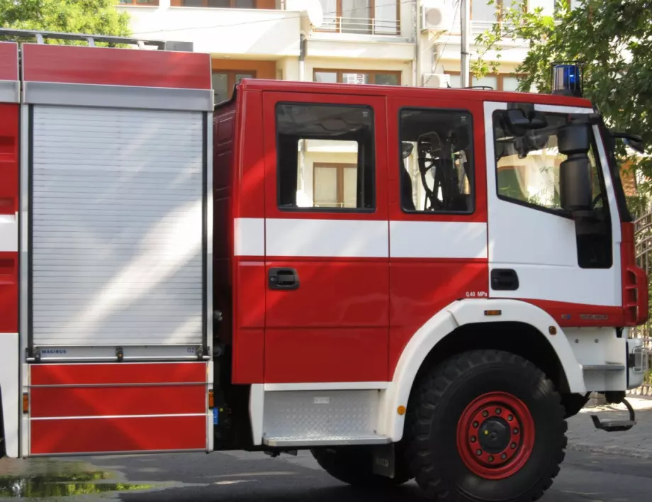Мъж и жена са пострадали при пожар в Добрич