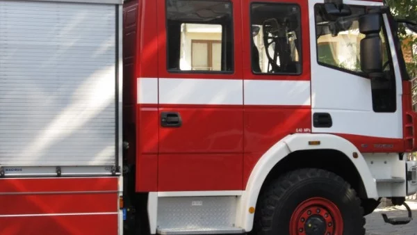 Заради детска игра с огън евакуираха жилищен блок в Чепеларе