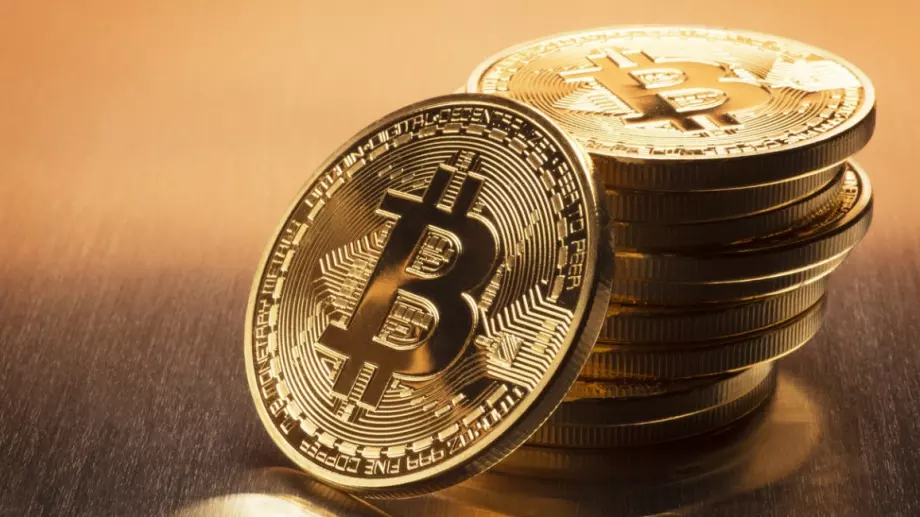 Цената на биткойн се срина с 5 000 долара, пазарът на криптовалути падна под 1 трилион долара