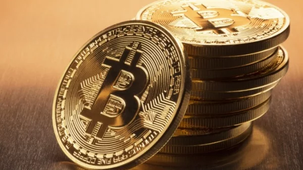 Биткойнът мина $10 000