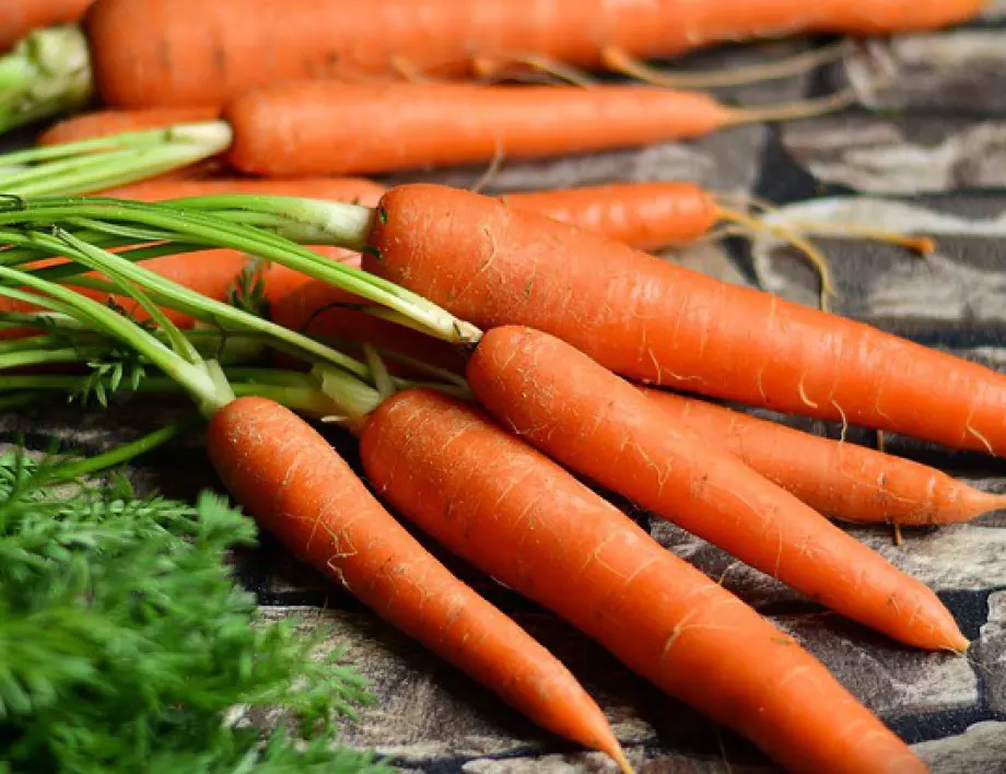 Рецепта на деня: Моркови с лук в тиган