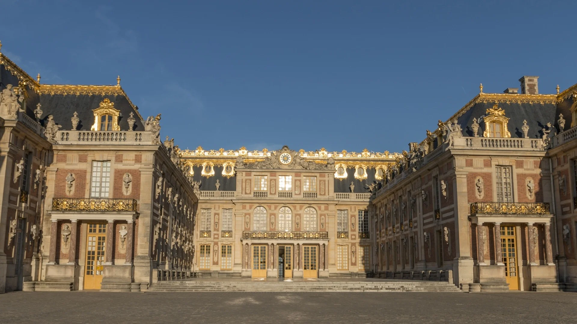 Отново евакуираха Версайския дворец заради бомбена заплаха 