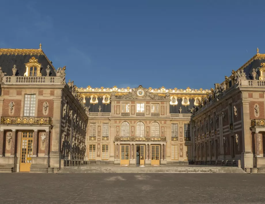 Отново евакуираха Версайския дворец заради бомбена заплаха 
