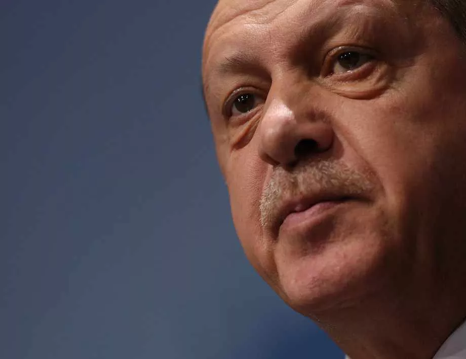 Ердоган съди престижно френско списание, нарекли го "изличител" (ВИДЕО И СНИМКИ)