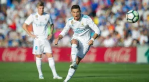  Роналдо нареди Реал зад Барселона, след труден успех навън