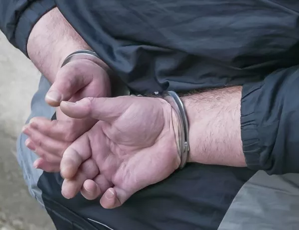 Арестуваха трима мъже в Хасково за трафик на нелегални мигранти