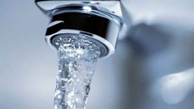 Стотици хора в Хасковско със спряна вода заради съмнение, че може да е отровна
