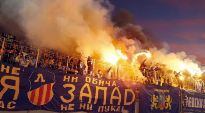 Фенове на Левски и ЦСКА се смачкаха от бой, има и победител!
