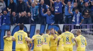 {{ otherArticle[0].article.title }}