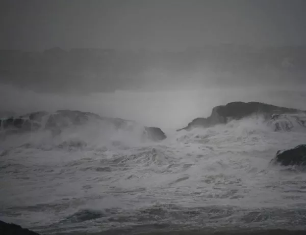 Нов ураган набира сила в Тихия океан, до крайбрежието на Мексико