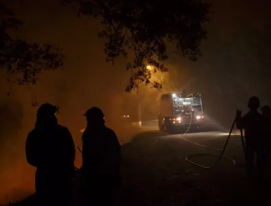 Военните продължават да помагат в борбата с пожарите 