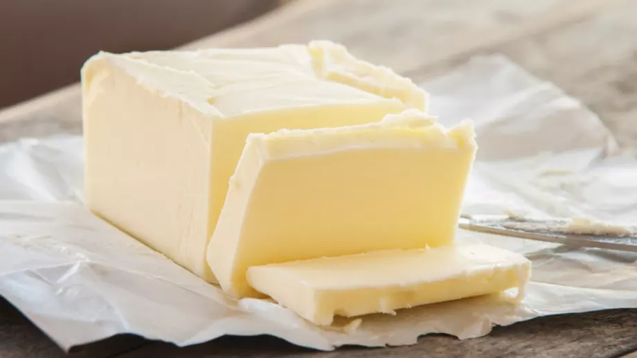 Не ви трябва микровълнова, ето как да размекнете маслото за секунди