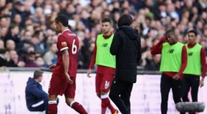 Ловрен бесен на феновете: Изтри всичко свързано с Ливърпул