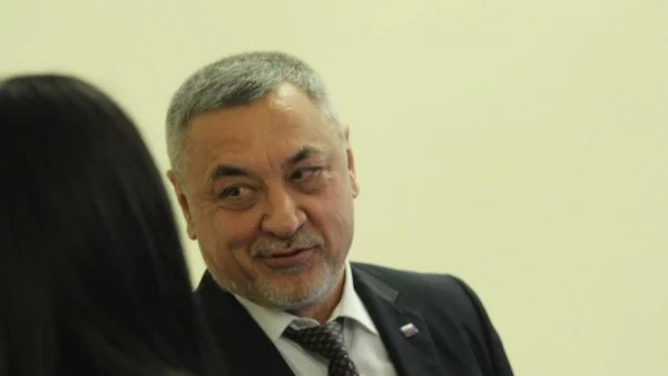 Симеонов: Не трябва да се робува на псевдо протести