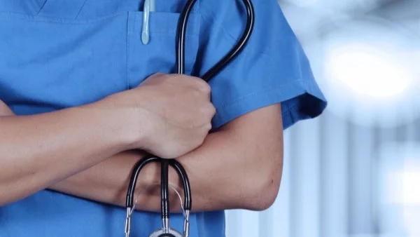 Все повече мъже учат за медицински сестри