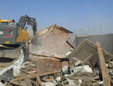Някои от незаконните ромски къщи в Асеновград – без собственик