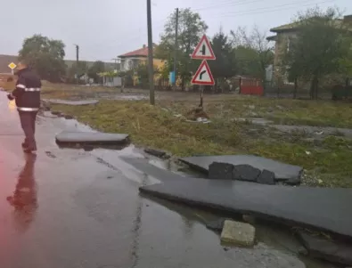 Виновниците за бедствието в Бургаско - дъждът и синоптиците, според политиците