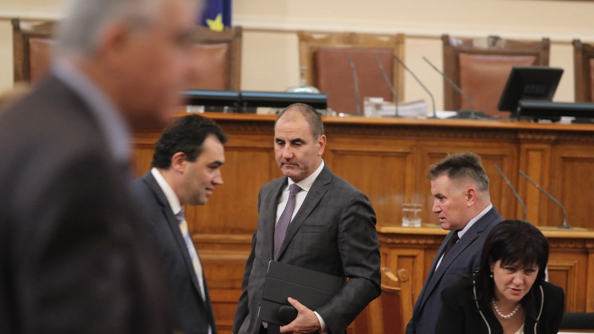 Главчев подал оставката, воден от националния интерес