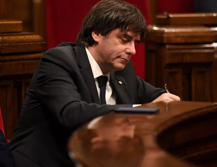 Сепаратистът Пучдемон иска да участва в предсрочните избори в Каталуния