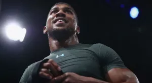 Антъни Джошуа "прегази" Карлос Такам на кантара