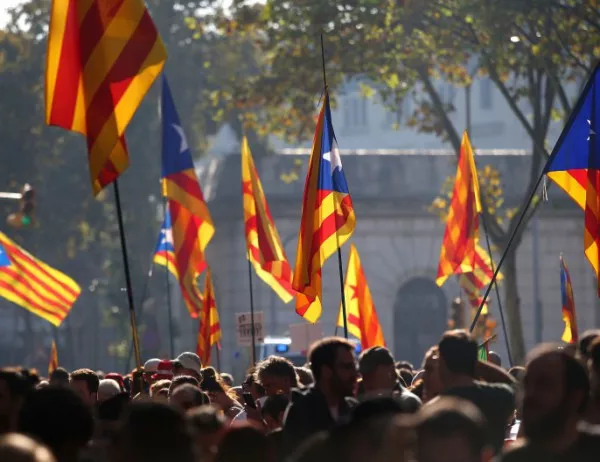 Партиите против независимостта с минимална преднина преди изборите в Каталуния