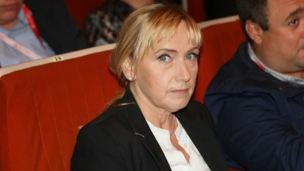 Йончева дълбоко смутена от съвета на Каракачанов да шамаросва и връща мигранти