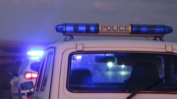 Автобус с деца се наклони край Велико Търново, няма пострадали