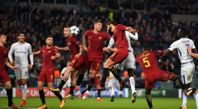Играч на Рома остана невредим в катастрофа