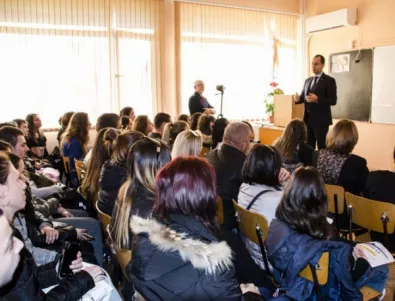 Кметът на Враца към студенти: Учете и работете с желание и със сърце, а не по задължение