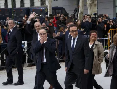 Осем от членовете на каталунското правителство ще бъдат арестувани