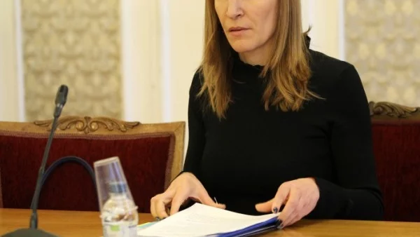 Ангелкова: С обединени усилия можем да представим страната като бижу в туризма