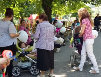 26 семейства от Асеновград търсят своите детегледачи