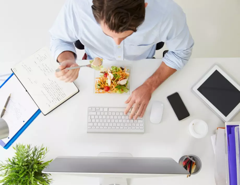 Как да поддържаме здравословна диета по време на работа?