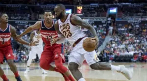 Леброн избухна с 57 точки, за да спре пропадането на Кливланд