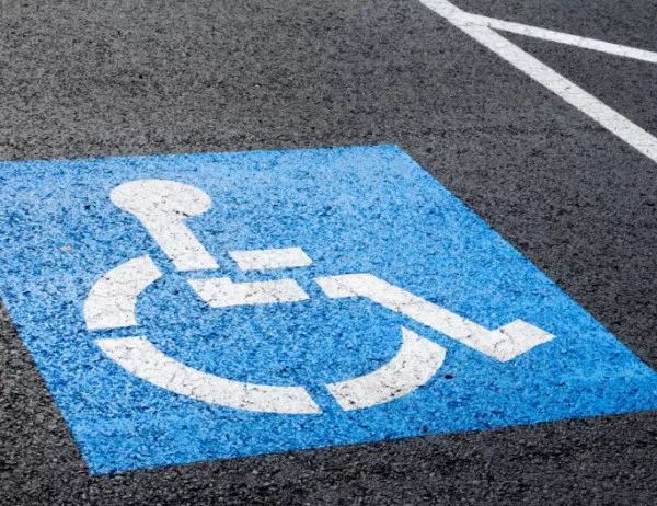 Конфликт за паркомясто за хора с увреждания възмути обществото (ВИДЕО)