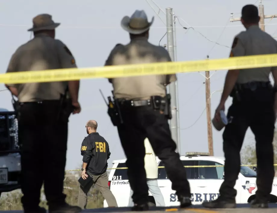 8 души са ранени след стрелба с пушка на паркинг в Тексас