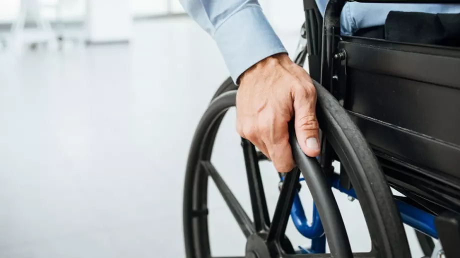 Хората с увреждания няма да губят помощи заради забавените експертизи от ТЕЛК и НЕЛК