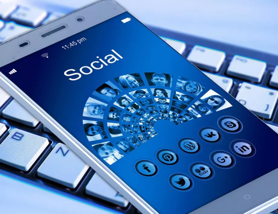 Пакистан сложи под контрол активността в социалните мрежи
