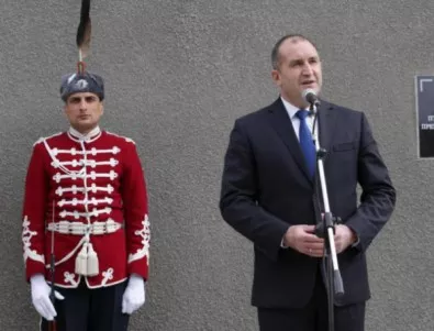 Румен Радев ще участва в церемонията по освещаването на бойните знамена