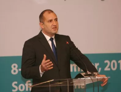 Радев дава прием за посланици в България