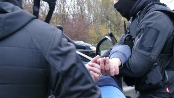 В Перник задържаха група за разпространение на наркотици