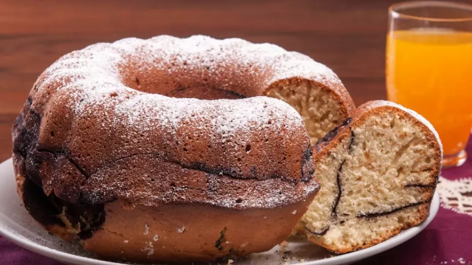 Любим на цялото семейство: Празничен коледен кекс с бадеми