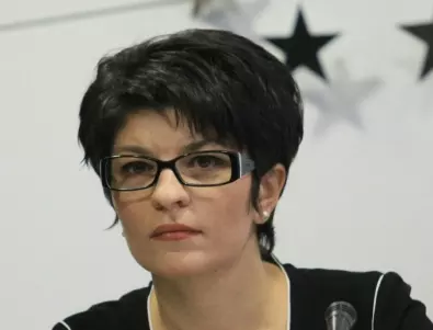 Десислава Атанасова отрече ГЕРБ да е склонил за доброволческите отряди
