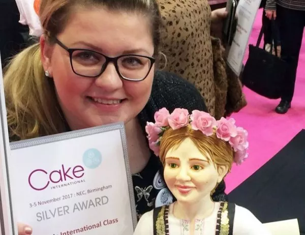 Асеновградчанка спечели сребро от тортено изложение в Англия с торта "Розобер"