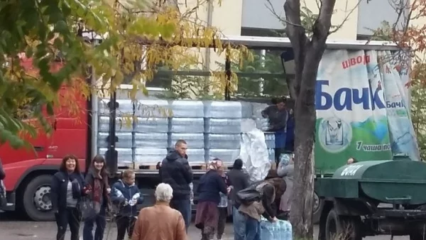 Осигуриха водоноска и тир с минерална вода заради двудневно безводие в Асенoвград
