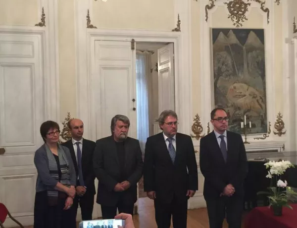 Министърът на културата подписа в Париж нов договор с Лувъра