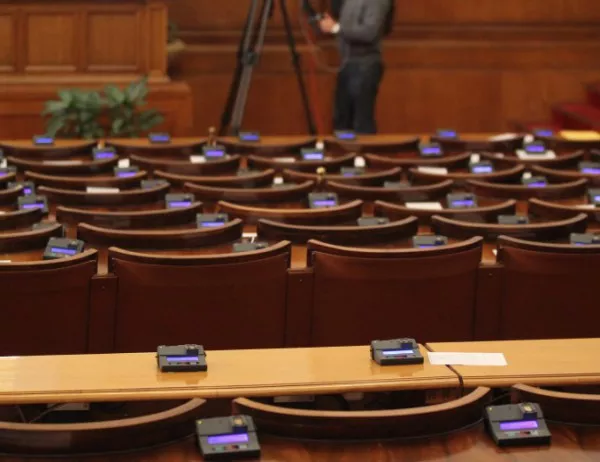 Ананиев, Димов и Радев на контрол в парламента